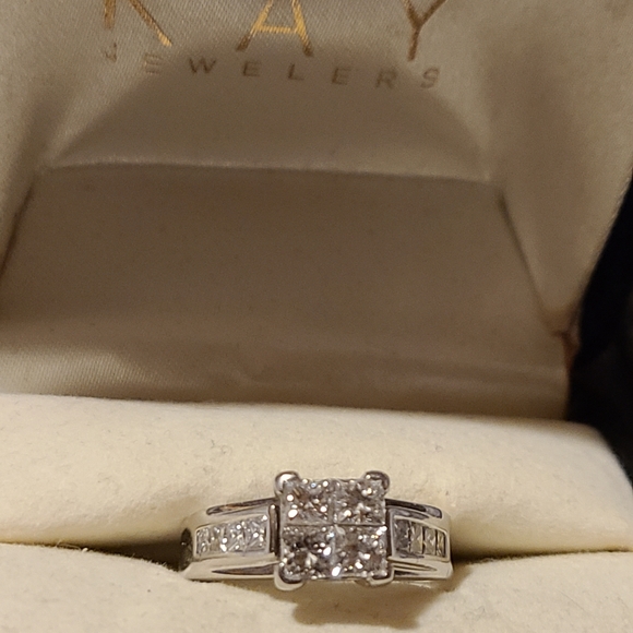 Kay Jewelers diamond ring - Picture 3 of 14